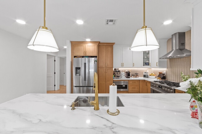 Building Photo - 17-11 Berdan Ave