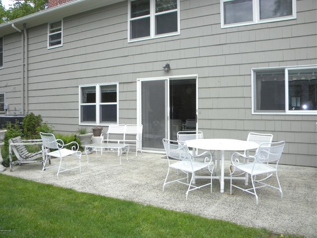 Building Photo - 40 Long Meadow Rd