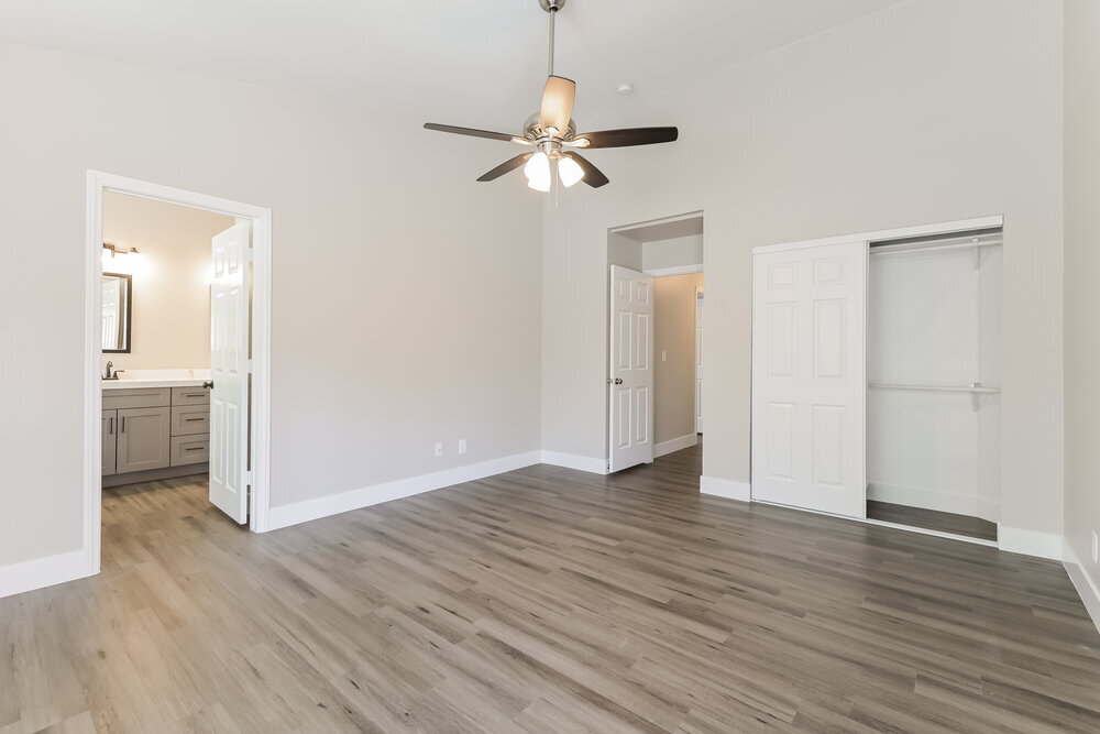 Building Photo - 305 Vallarte Dr