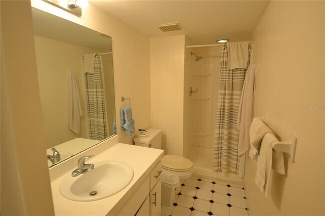 Building Photo - 123 Cypress Ct