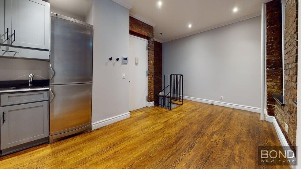 Building Photo - 416 E 13th St