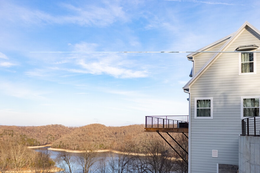 Building Photo - 210 Gail Dr