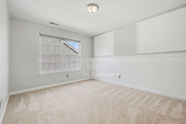 Building Photo - 2119 Baggins Ln