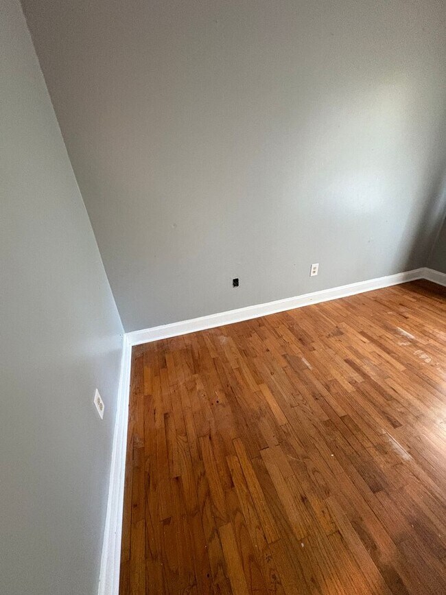 Building Photo - Great Location in Greenville 3 Bedroom 1.5 Bath  Minutes from Downtown!!