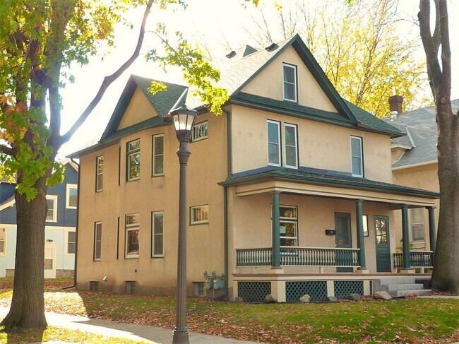 Building Photo - 738 Magnolia Ave E