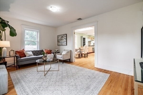 Building Photo - 109 Rockview St