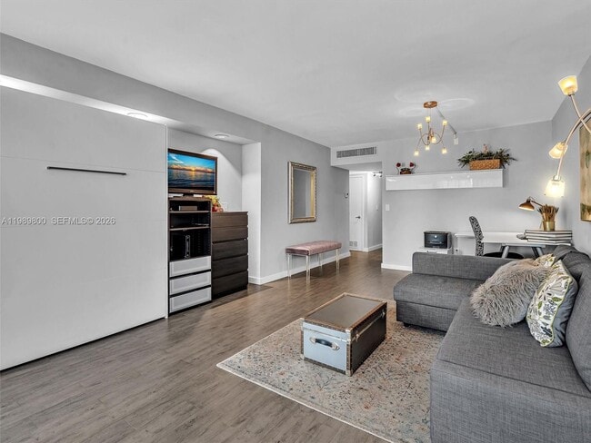 Building Photo - 3375 N Country Club Dr