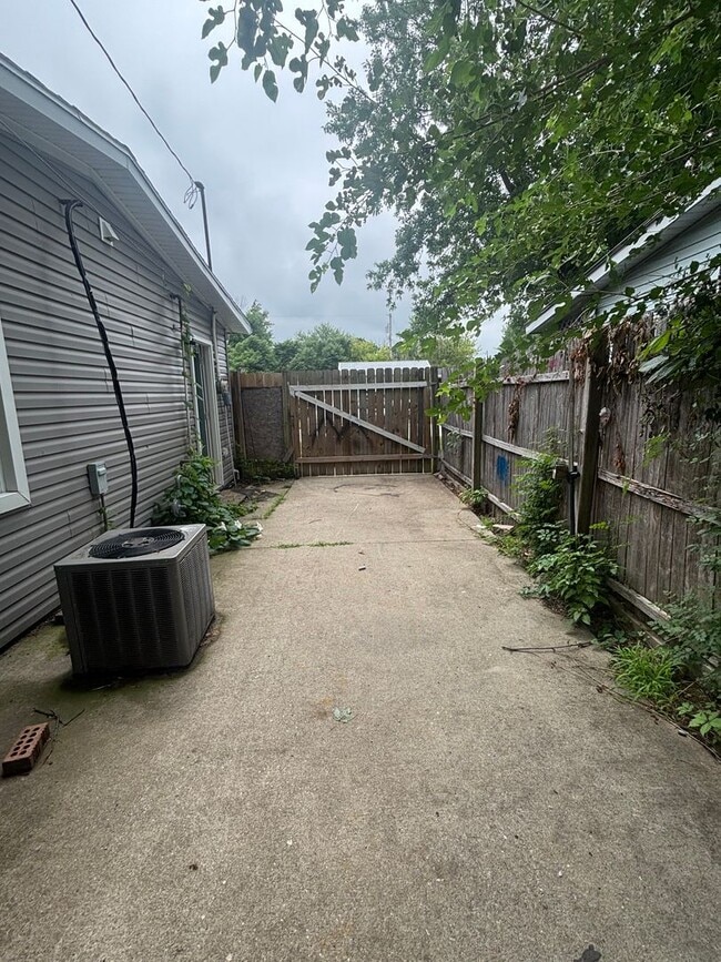 Building Photo - FOR RENT 3 bed 1 bath!