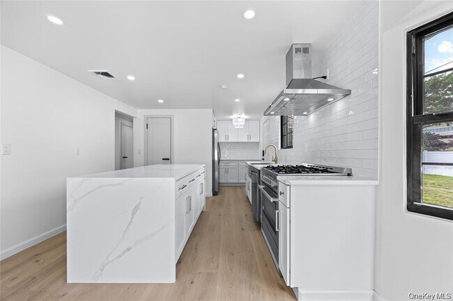 Building Photo - 26 Roseanne Dr