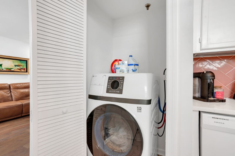 Building Photo - 121 W Hall St