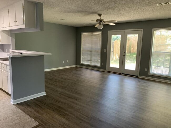 Building Photo - 127 Woodberry Dr