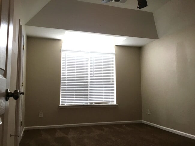 Building Photo - 5622 Falls Ridge Ln