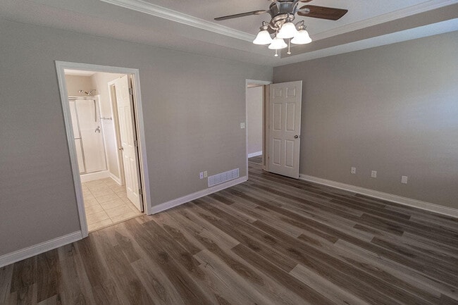 Building Photo - 6900 Madison Creek Dr