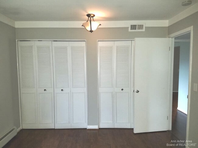 Building Photo - 1217 Island Dr