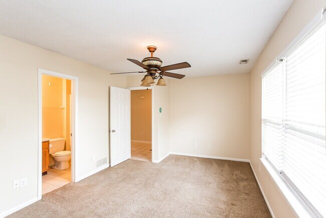 Building Photo - 44 Poplar Ct