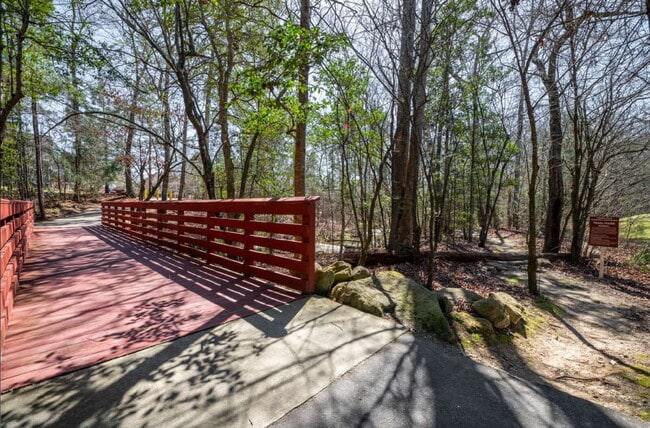Building Photo - 217 Tumbling River Dr