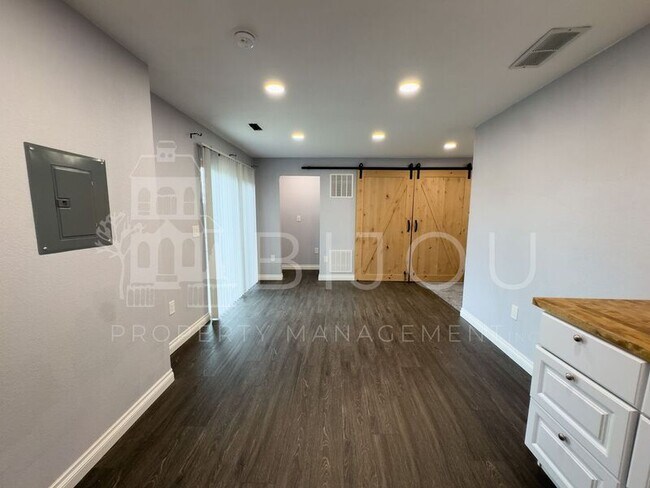 Building Photo - 1234 Chelsea Village Heights
