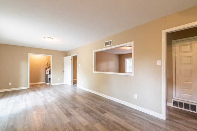 Building Photo - 2248 Colonial Hills Dr