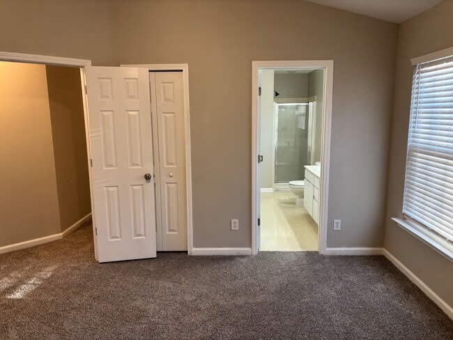 Building Photo - 6 Brookhaven Way