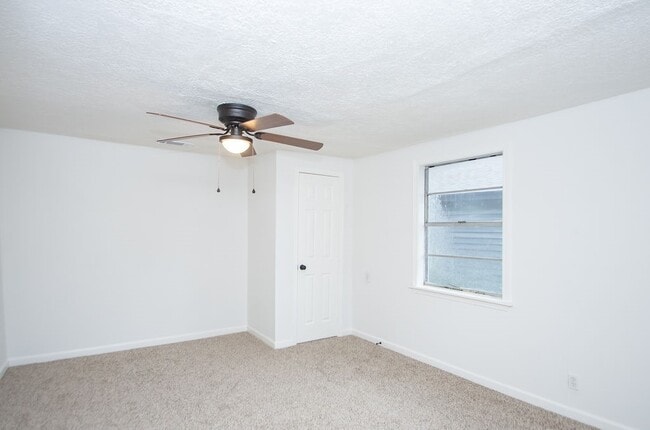 Building Photo - 2425 Fayle St
