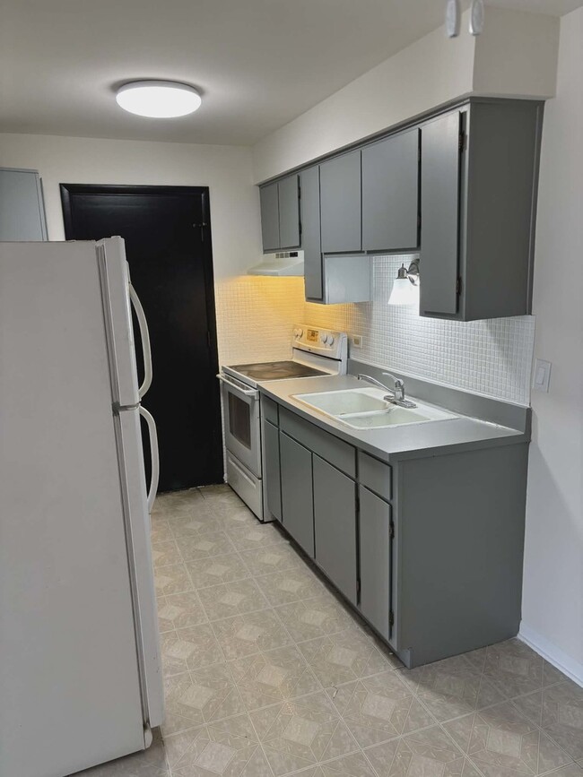 Building Photo - 200 Madison St