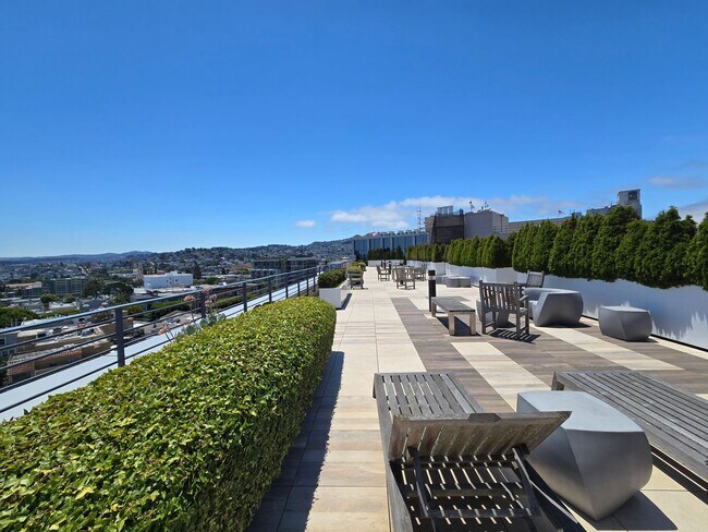 Building Photo - Luxury Urband Living - Top Level Linea Condo with 2 Bed / 2 Bath