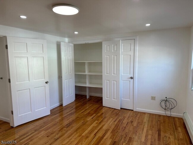 Building Photo - 10 Kipp Pl