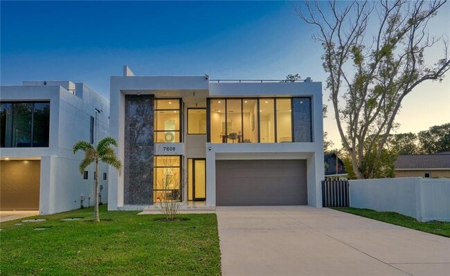 Building Photo - 7608 Antilla St