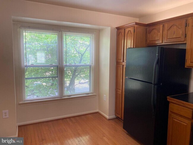 Building Photo - 5623 Gresham Ln