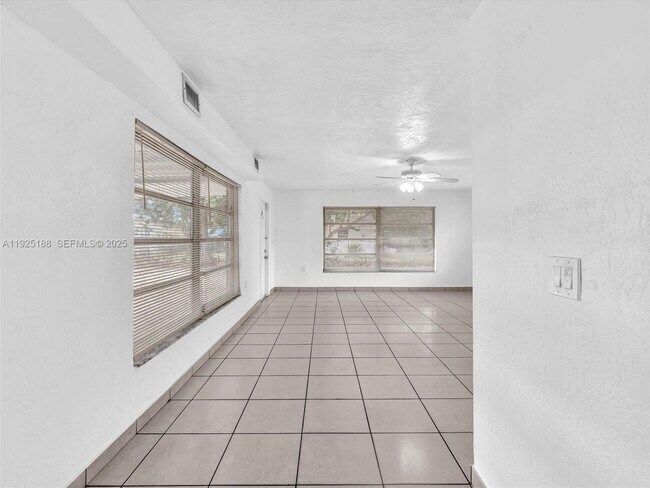 Building Photo - 1624 S 23rd Ave