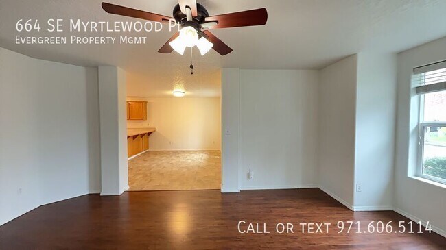 Building Photo - 664 SE Myrtlewood Pl