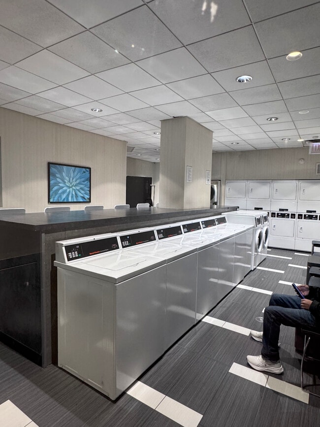 Building Photo - 1130 N Dearborn St