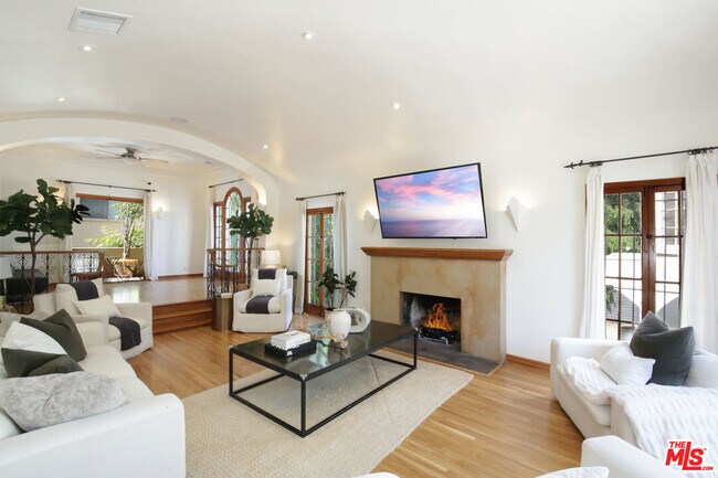 Building Photo - 6538 Cahuenga Terrace