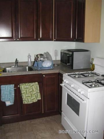 Building Photo - 447 Park Dr