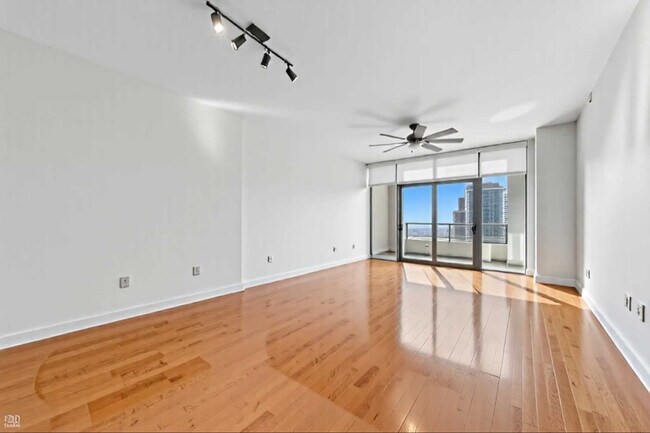 Building Photo - 1235 S Prairie Ave