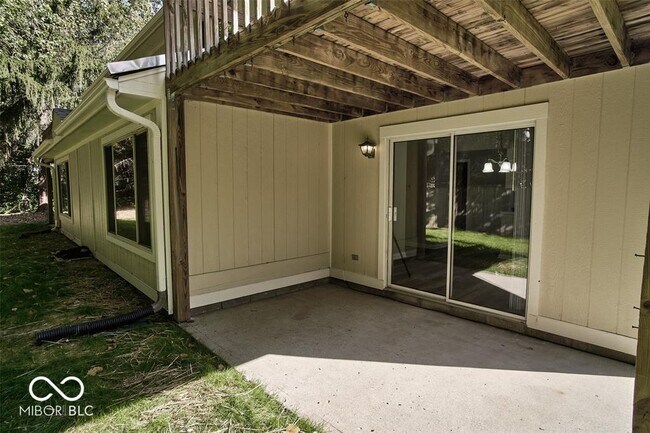 Building Photo - 9740 Lakeshore Dr E