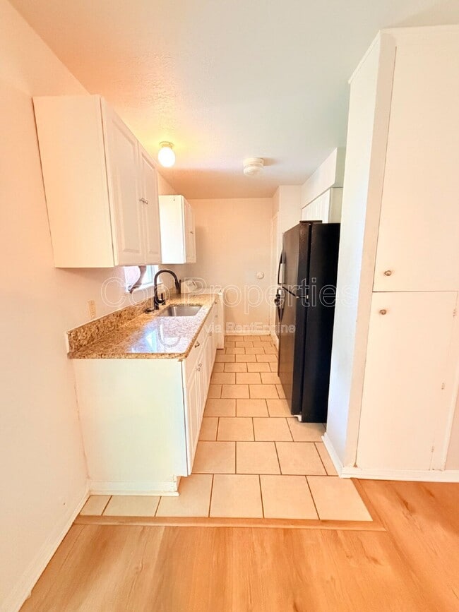 Building Photo - 827 Dunwoodie Dr