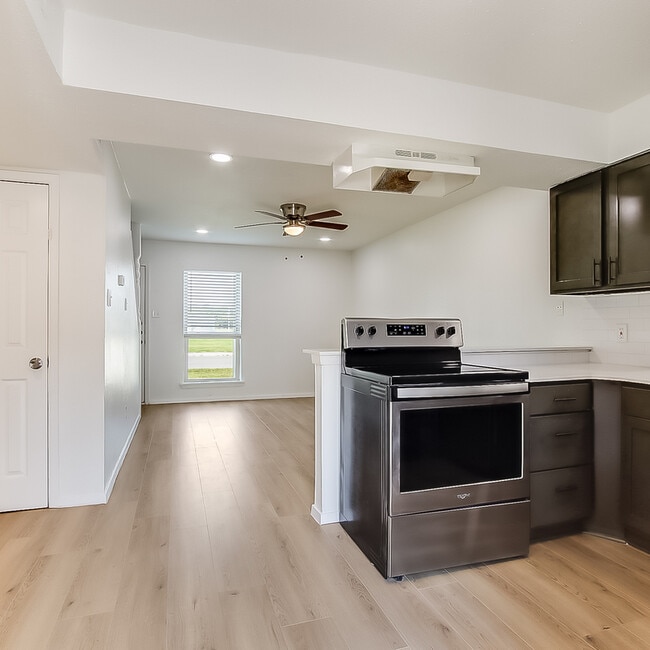 Building Photo - 408 Noble Ave