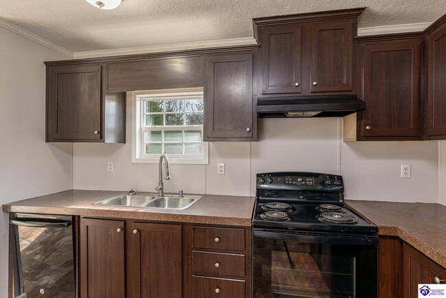 Building Photo - 190 Cedar Hills Rd