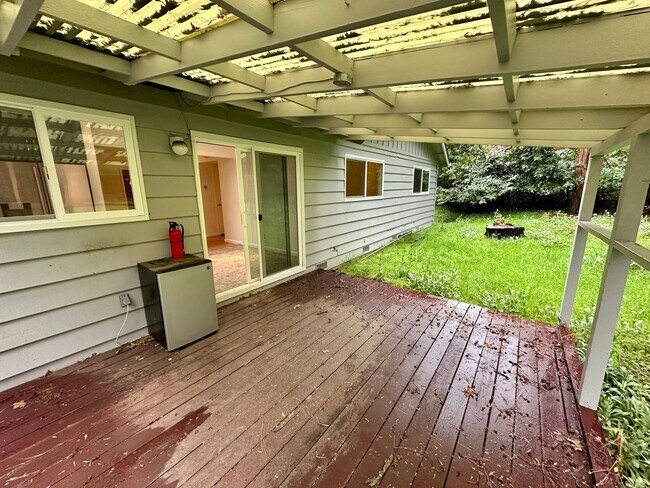 Building Photo - Spacious 4 Bedroom House on Banner Lava Cap Rd