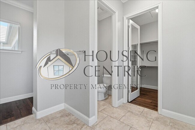 Building Photo - Executive Gated Rental with Stunning Views & Solar!
