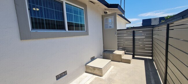 Building Photo - Newly Remodeled 1 Bedroom / Call or text O...