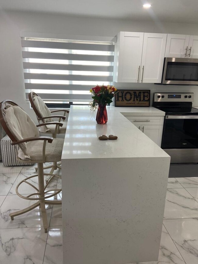 Building Photo - 16355 Downers Dr E