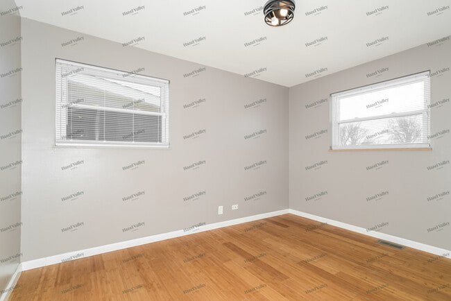 Building Photo - 695 Starlet Dr