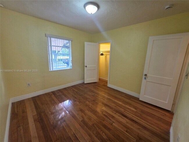 Building Photo - 1 N Melrose Dr