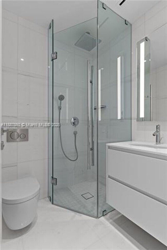 Building Photo - 300 Biscayne Blvd Way