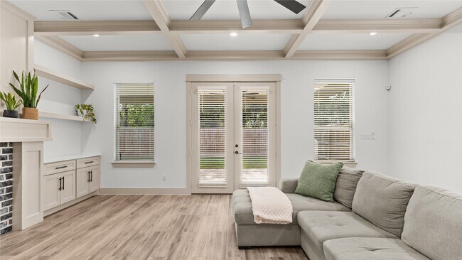 Building Photo - 517 Moore St