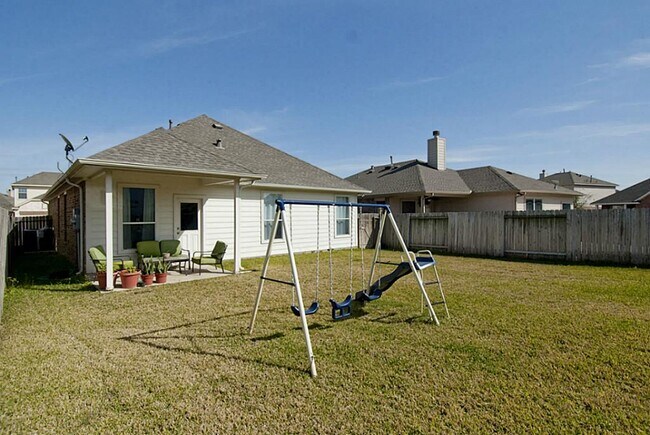 Building Photo - 6450 Applewood Forest Dr