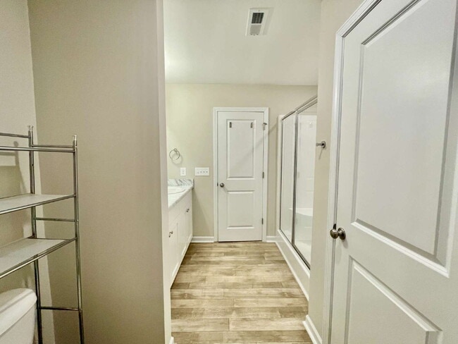 Building Photo - 3-Bedroom Retreat With 2.5 Baths In Fayett...