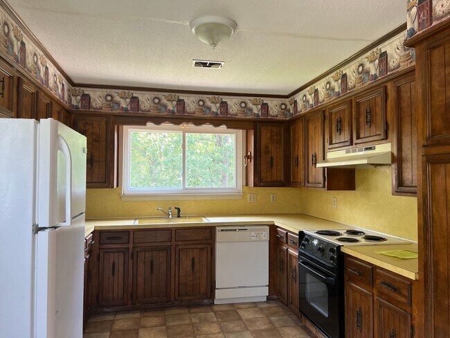 Building Photo - 4612 N Cypress St